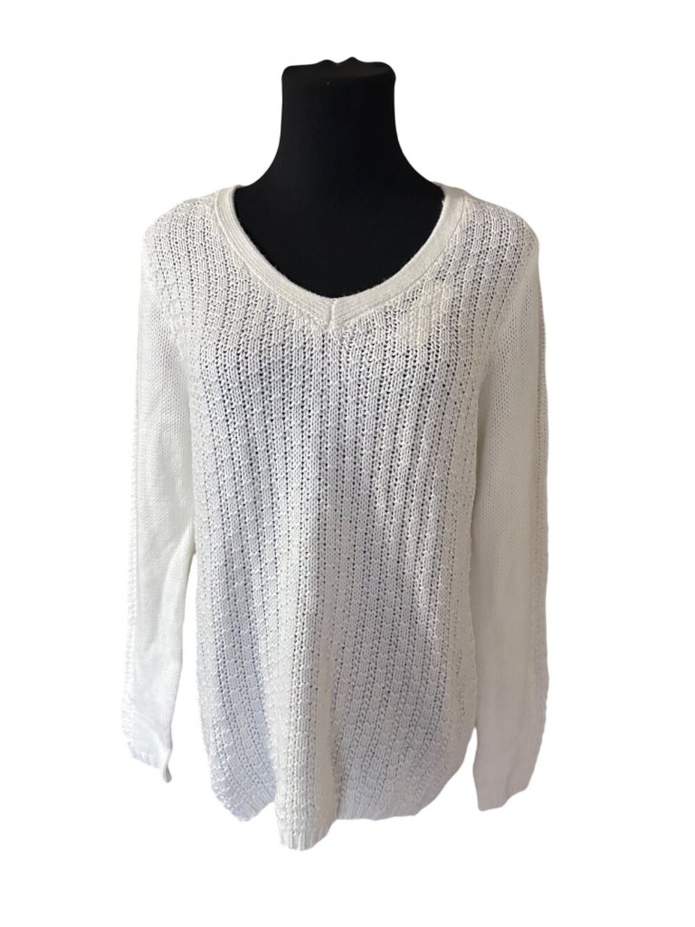 Westport cream size M v-neck sweater